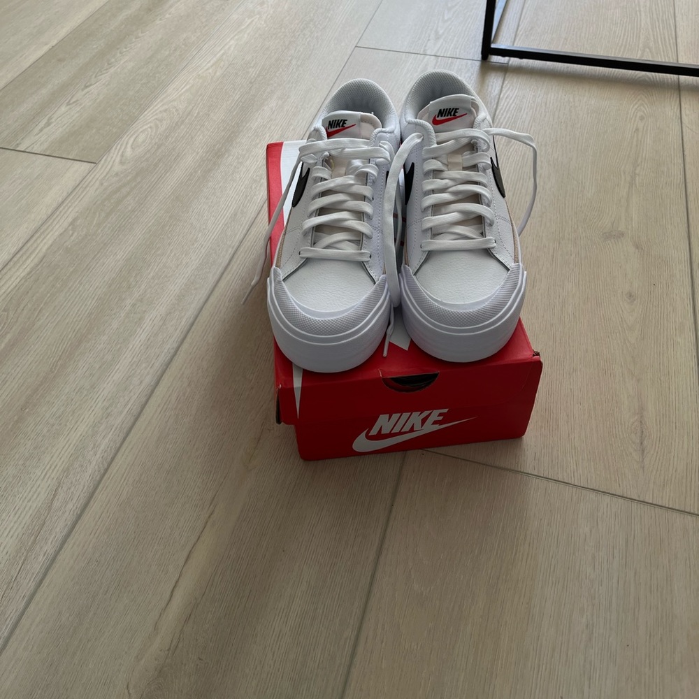 Nike Court Legacy Lift with Box!
